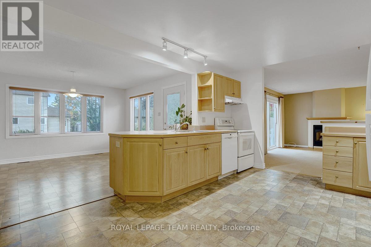 16 Barnstable Drive, Ottawa, Ontario  K2J 1Z6 - Photo 7 - X12476573