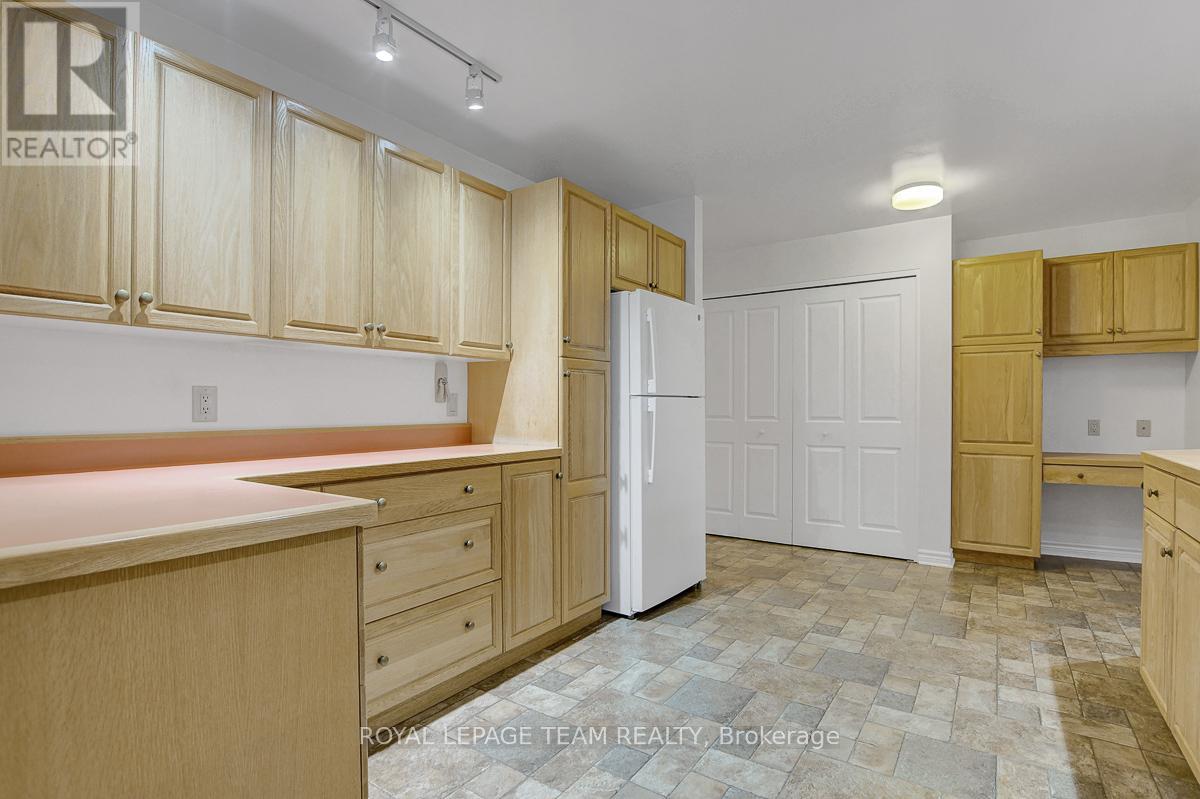 16 Barnstable Drive, Ottawa, Ontario  K2J 1Z6 - Photo 9 - X12476573