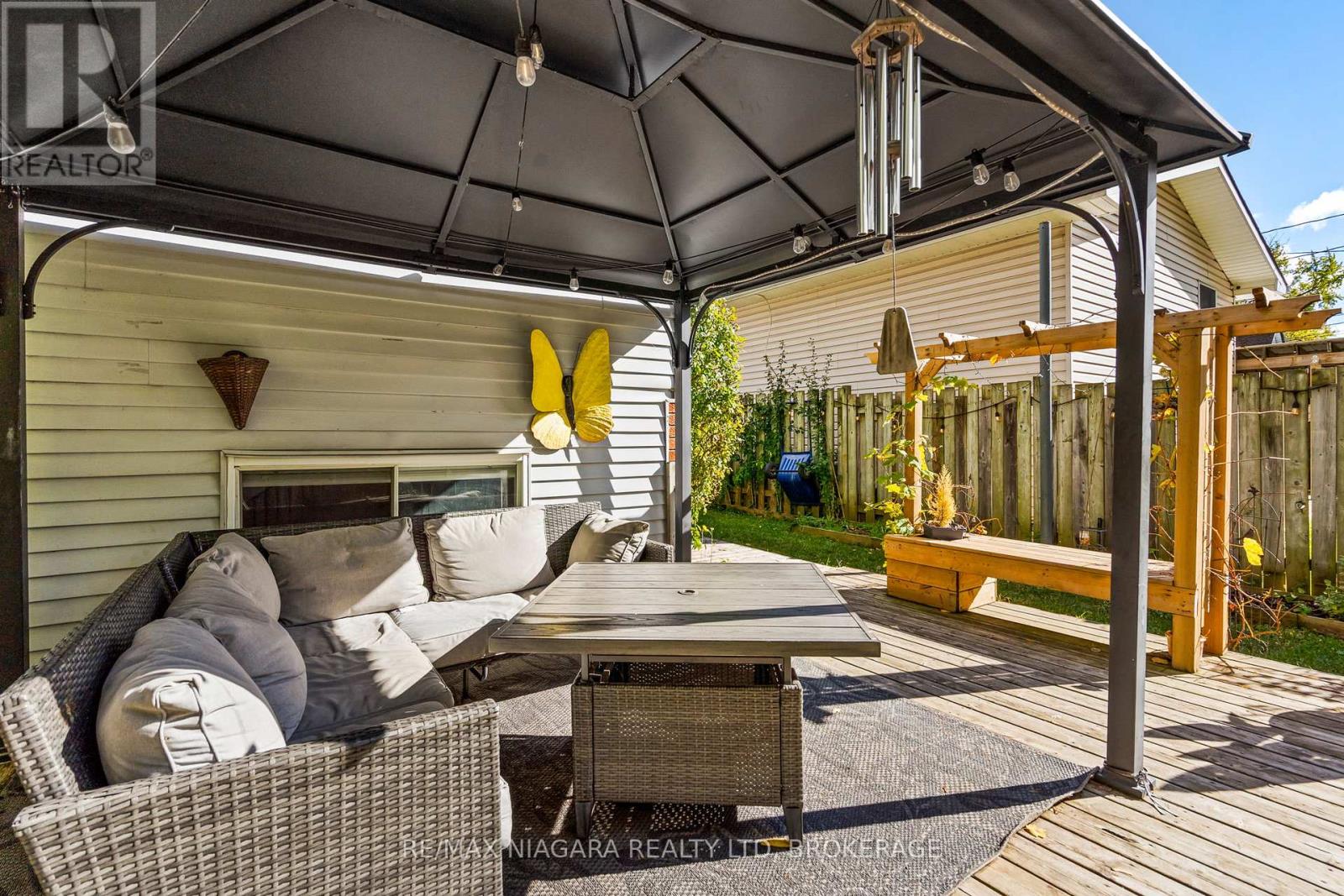 343 Helen Street, Fort Erie, Ontario L0S 1B0 - Photo 12 - X12541518