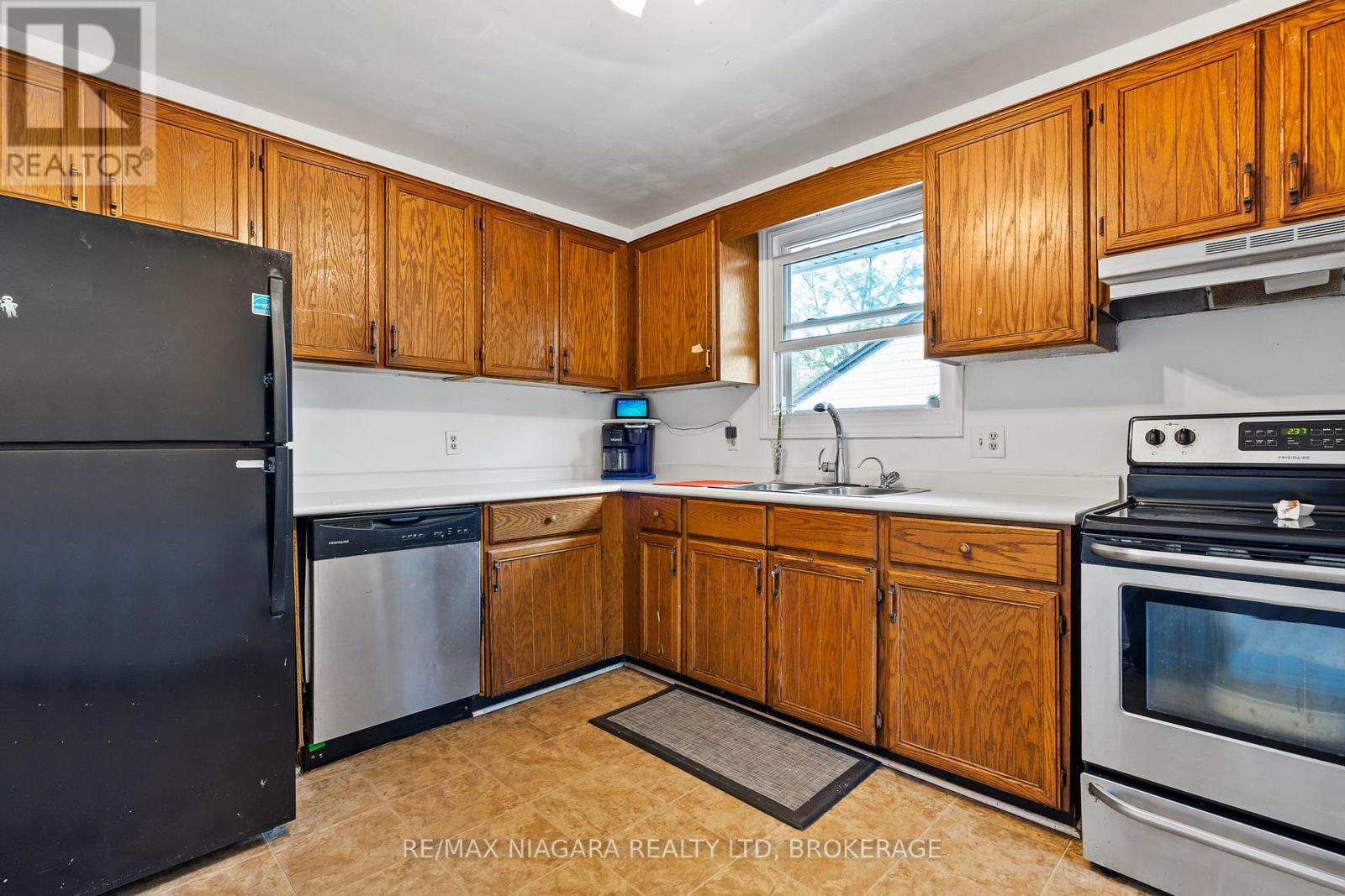 343 Helen Street, Fort Erie, Ontario L0S 1B0 - Photo 16 - X12541518