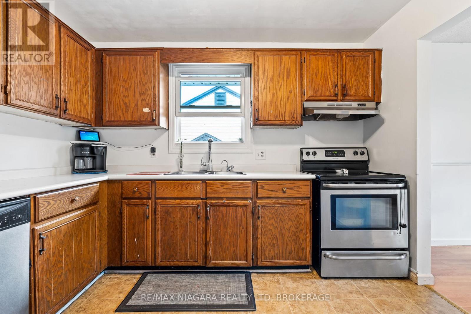 343 Helen Street, Fort Erie, Ontario L0S 1B0 - Photo 17 - X12541518