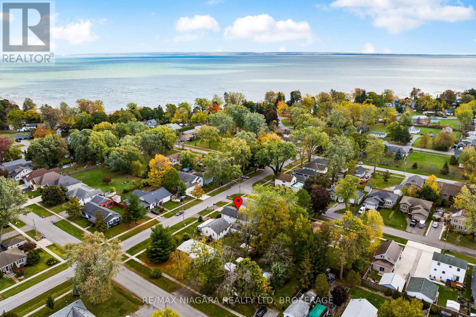 343 Helen Street, Fort Erie, Ontario L0S 1B0 - Photo 2 - X12541518