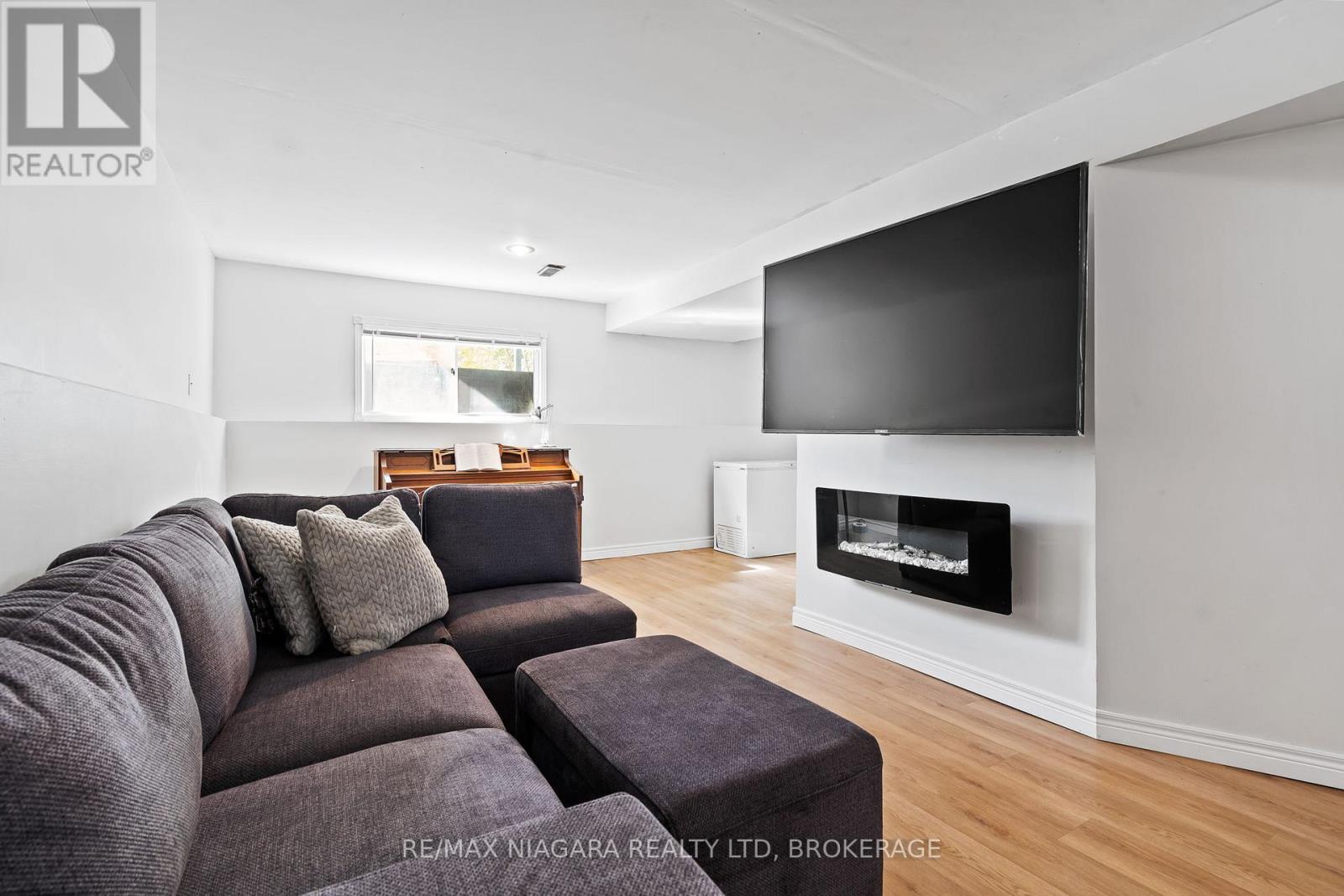 343 Helen Street, Fort Erie, Ontario L0S 1B0 - Photo 24 - X12541518