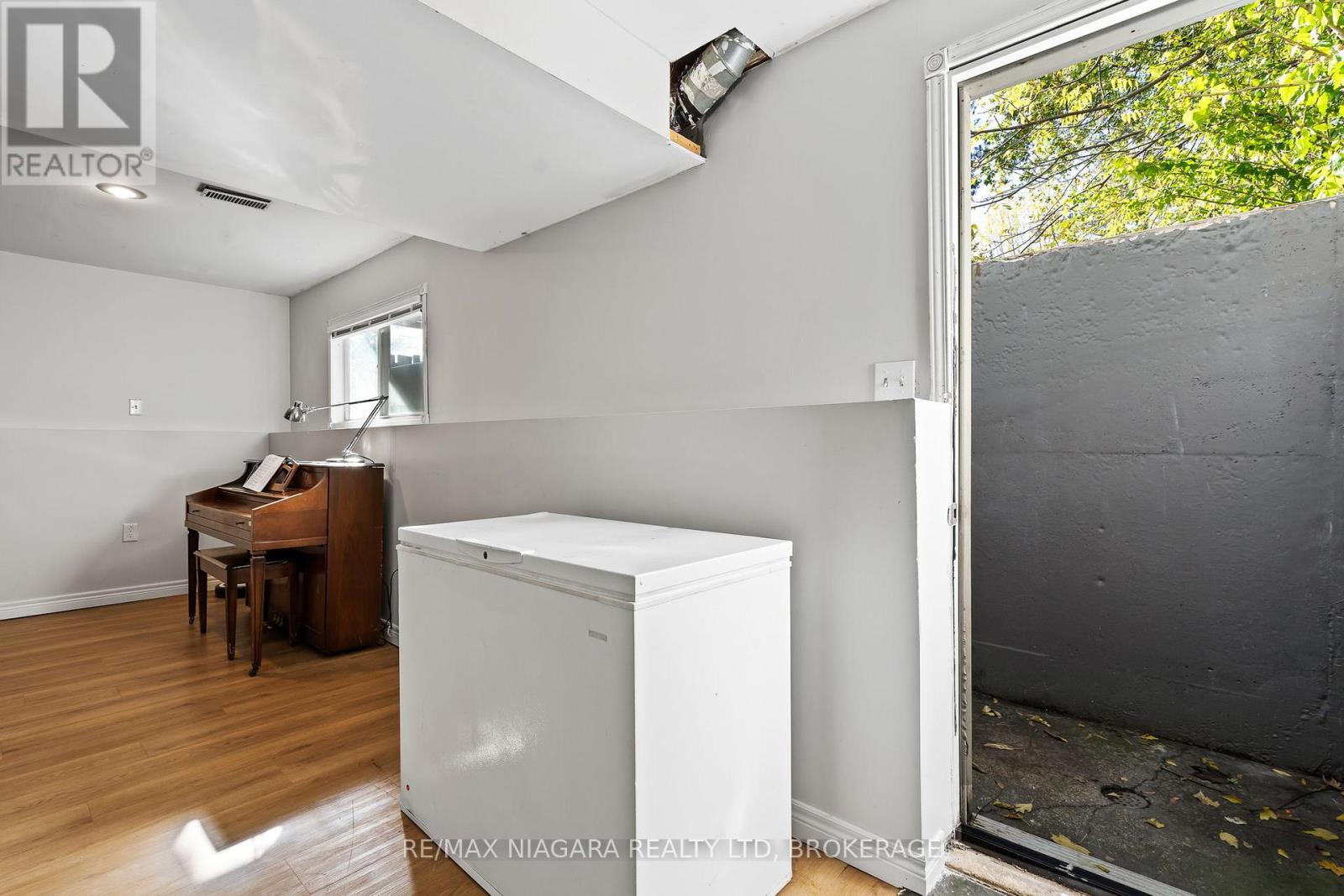 343 Helen Street, Fort Erie, Ontario L0S 1B0 - Photo 26 - X12541518