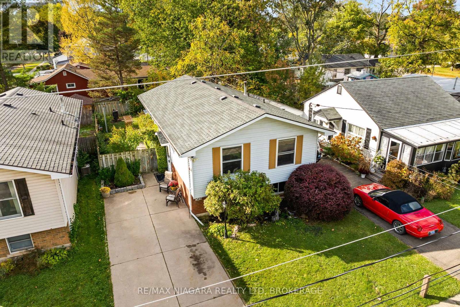 343 Helen Street, Fort Erie, Ontario L0S 1B0 - Photo 3 - X12541518