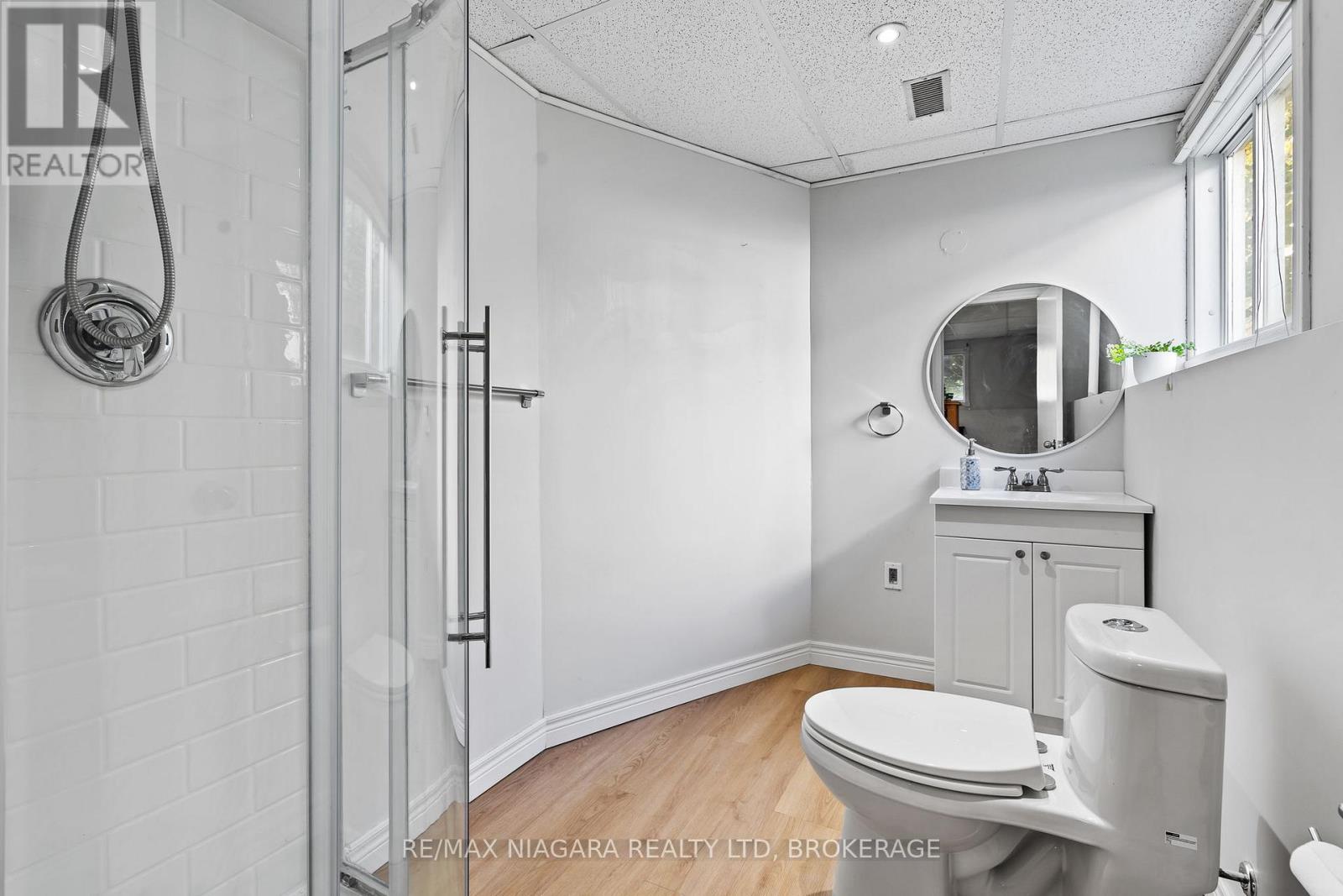 343 Helen Street, Fort Erie, Ontario L0S 1B0 - Photo 30 - X12541518