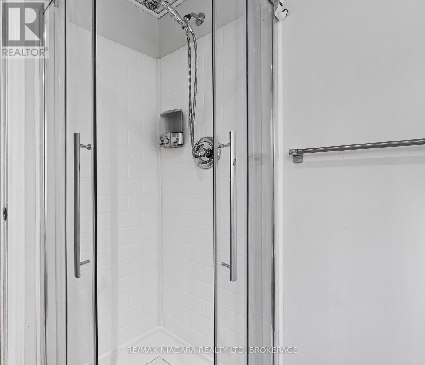 343 Helen Street, Fort Erie, Ontario L0S 1B0 - Photo 31 - X12541518