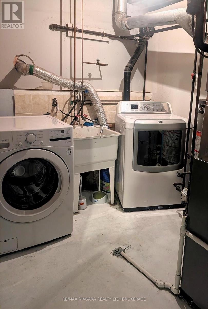 343 Helen Street, Fort Erie, Ontario L0S 1B0 - Photo 32 - X12541518