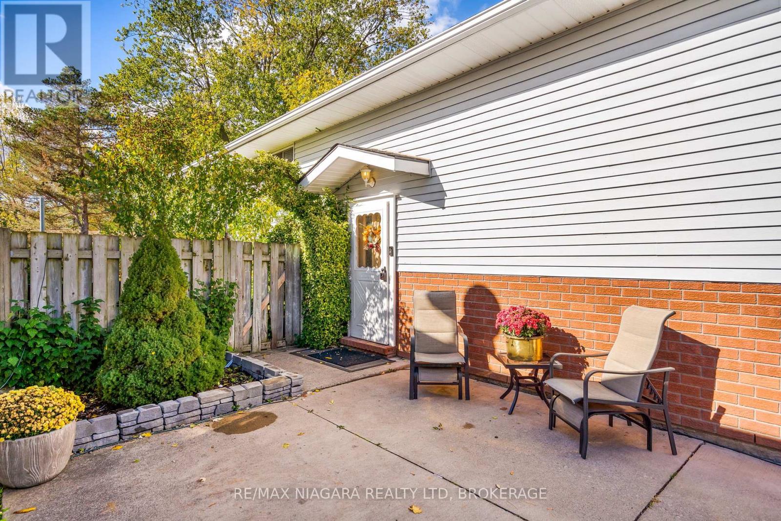 343 Helen Street, Fort Erie, Ontario L0S 1B0 - Photo 5 - X12541518