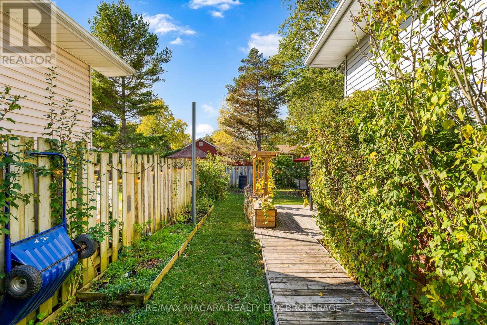 343 Helen Street, Fort Erie, Ontario L0S 1B0 - Photo 6 - X12541518