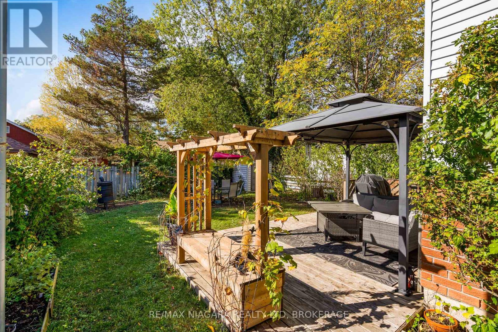 343 Helen Street, Fort Erie, Ontario L0S 1B0 - Photo 7 - X12541518