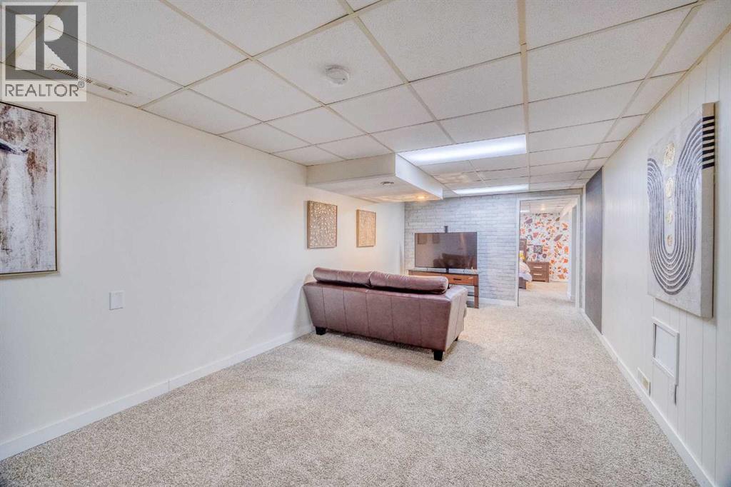 2715 63 Avenue Sw, Calgary, Alberta  T3E 5J6 - Photo 31 - A2255940