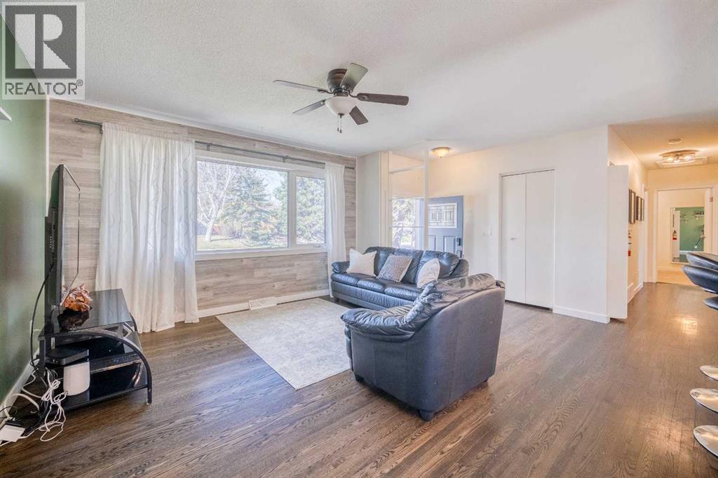 2715 63 Avenue Sw, Calgary, Alberta  T3E 5J6 - Photo 9 - A2255940