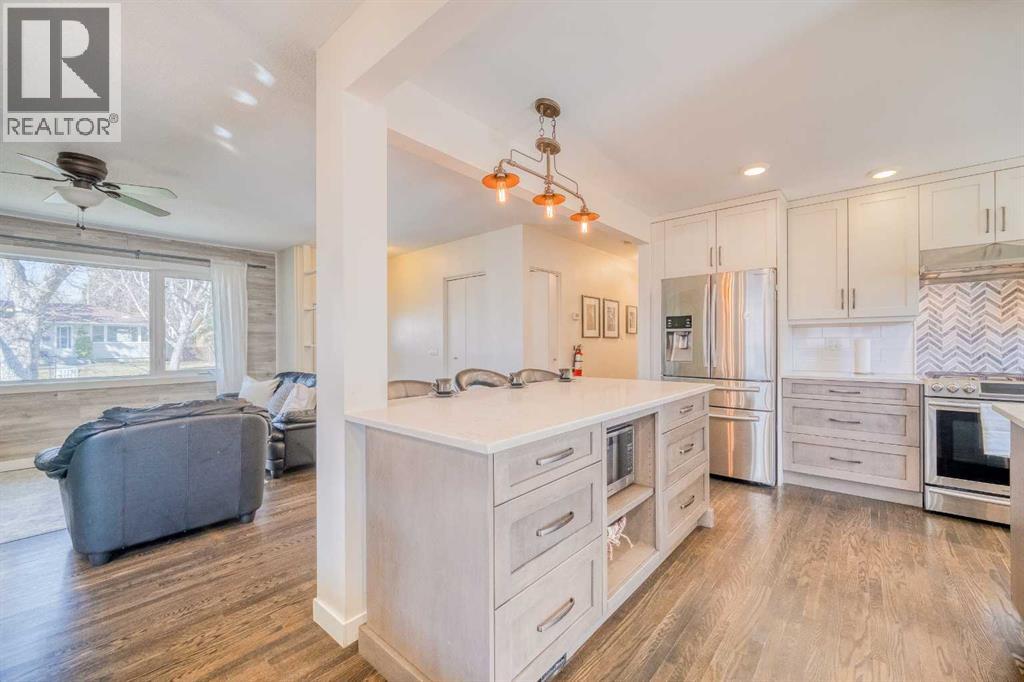 2715 63 Avenue Sw, Calgary, Alberta  T3E 5J6 - Photo 8 - A2255940