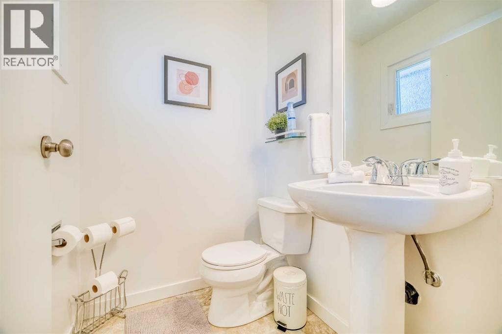 2715 63 Avenue Sw, Calgary, Alberta  T3E 5J6 - Photo 18 - A2255940