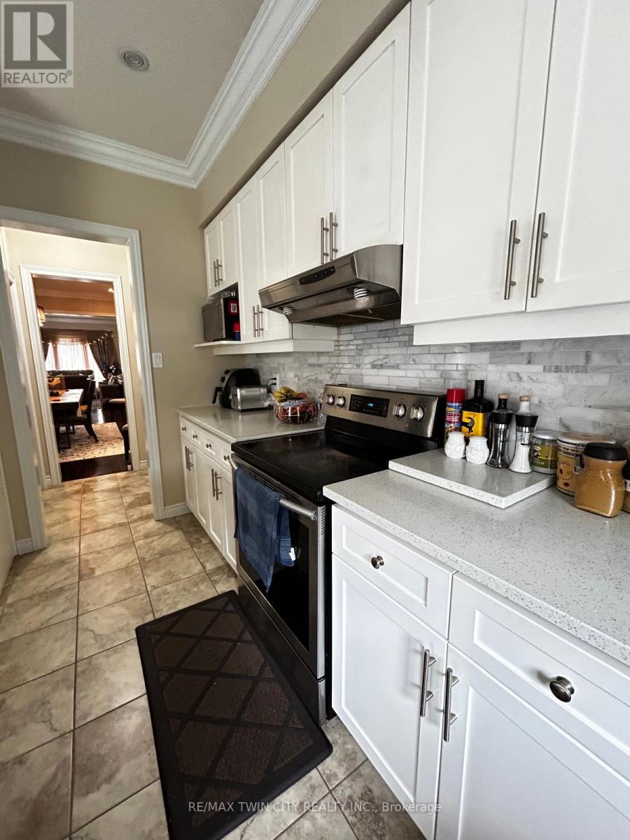 722 Sundew Drive, Waterloo, Ontario  N2V 0C4 - Photo 10 - X12541176