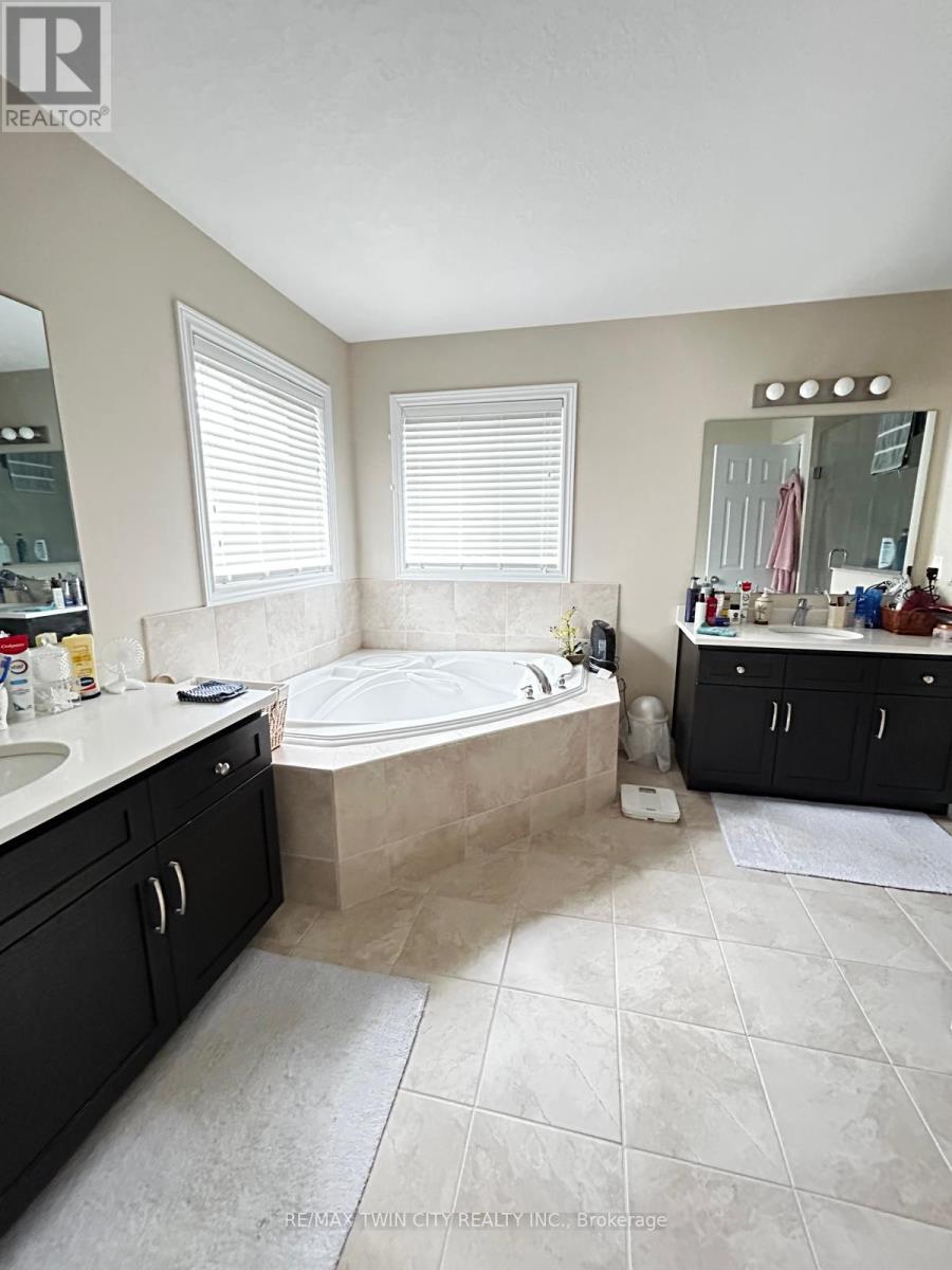 722 Sundew Drive, Waterloo, Ontario  N2V 0C4 - Photo 14 - X12541176