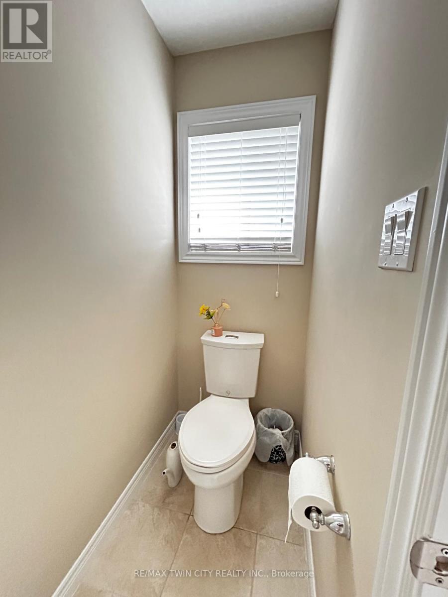 722 Sundew Drive, Waterloo, Ontario  N2V 0C4 - Photo 15 - X12541176