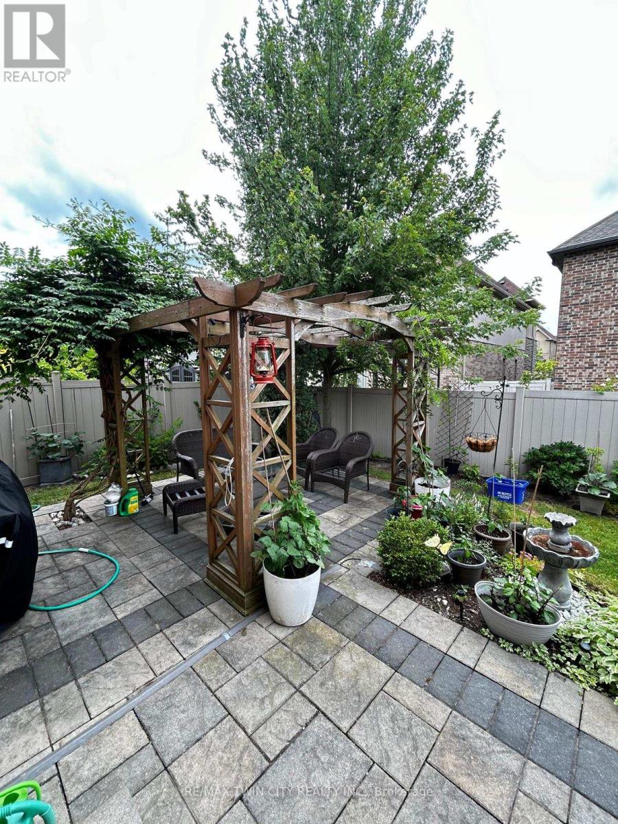 722 Sundew Drive, Waterloo, Ontario  N2V 0C4 - Photo 26 - X12541176