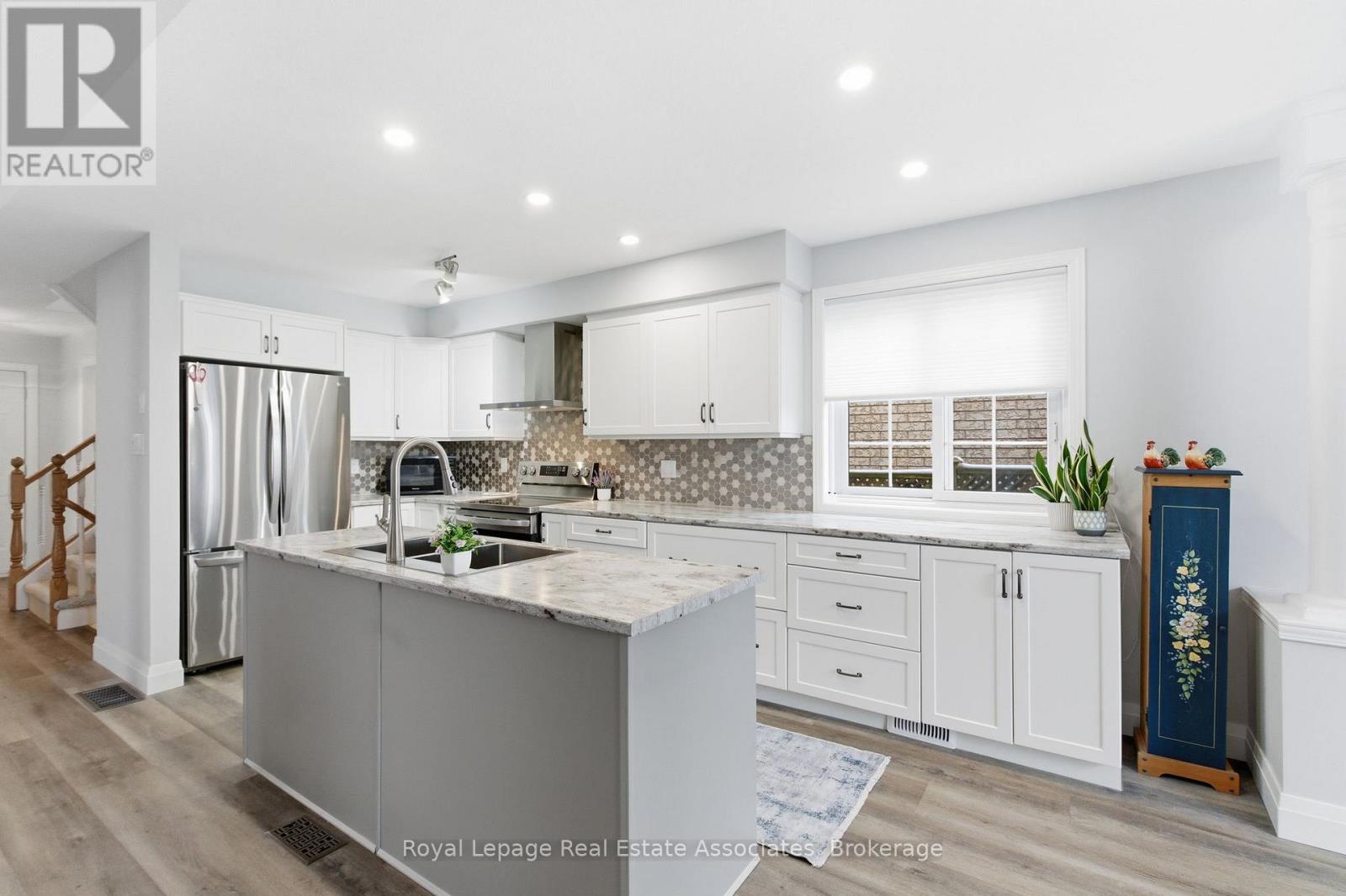 68 Haskell Road, Cambridge, Ontario  N1P 1G7 - Photo 2 - X12541202