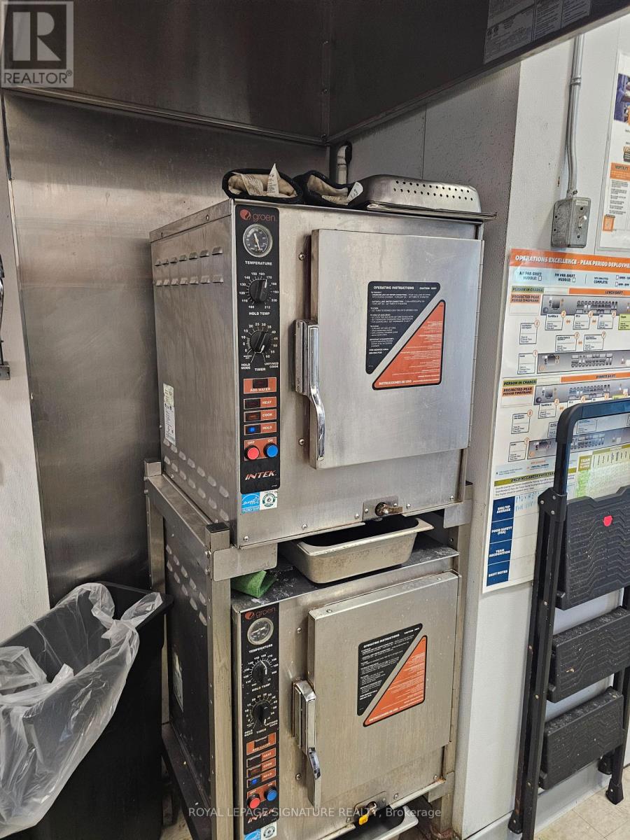 L - 10 Manitou Drive, Kitchener, Ontario  N2C 2N3 - Photo 10 - X12541238