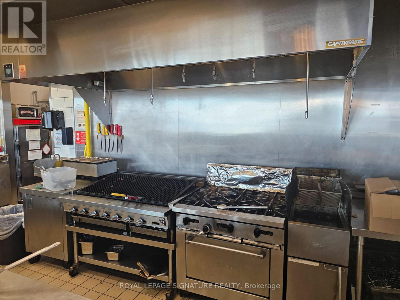 L - 10 Manitou Drive, Kitchener, Ontario  N2C 2N3 - Photo 14 - X12541238