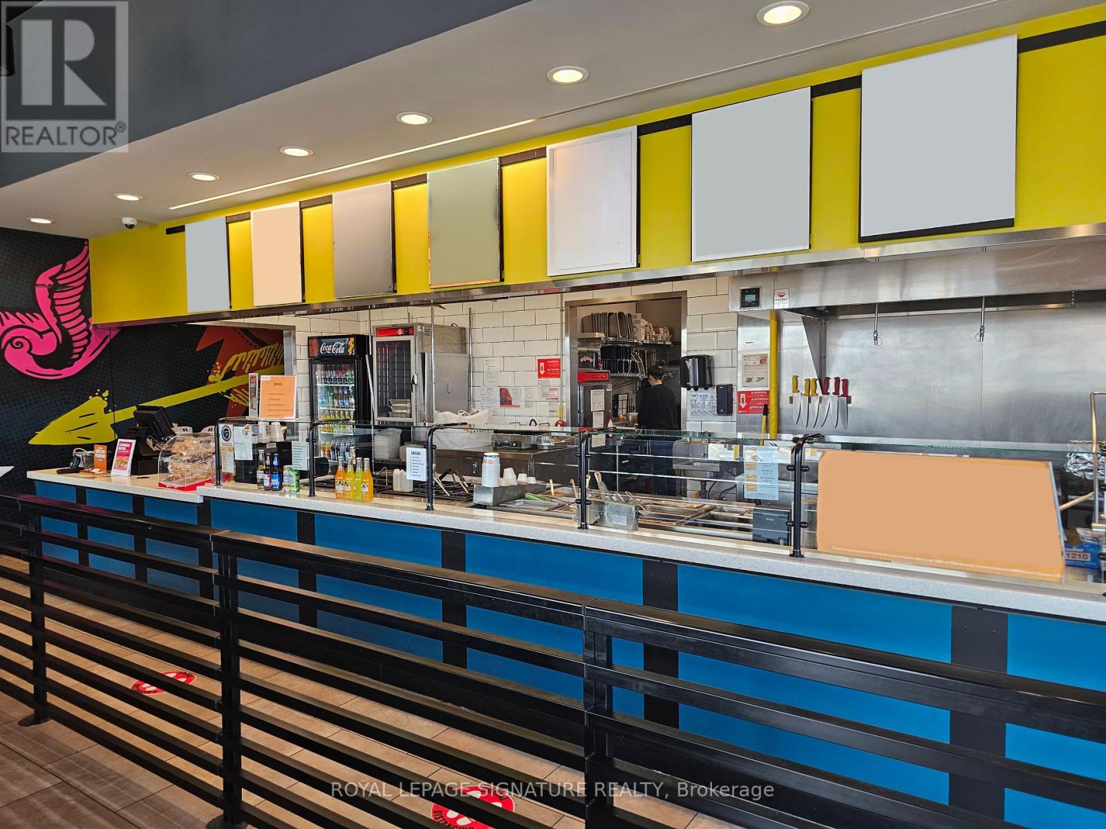 L - 10 Manitou Drive, Kitchener, Ontario  N2C 2N3 - Photo 2 - X12541238