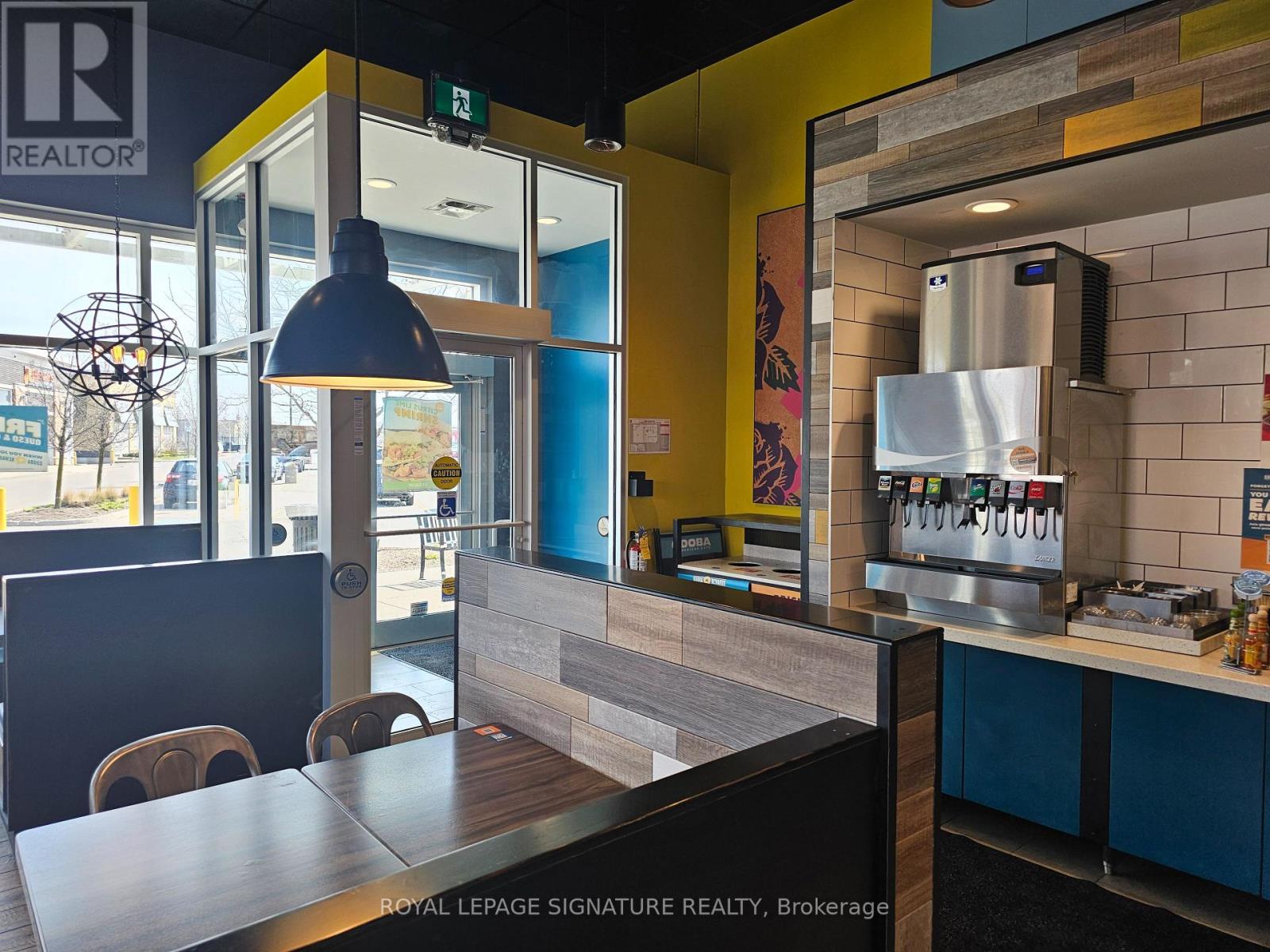 L - 10 Manitou Drive, Kitchener, Ontario  N2C 2N3 - Photo 3 - X12541238