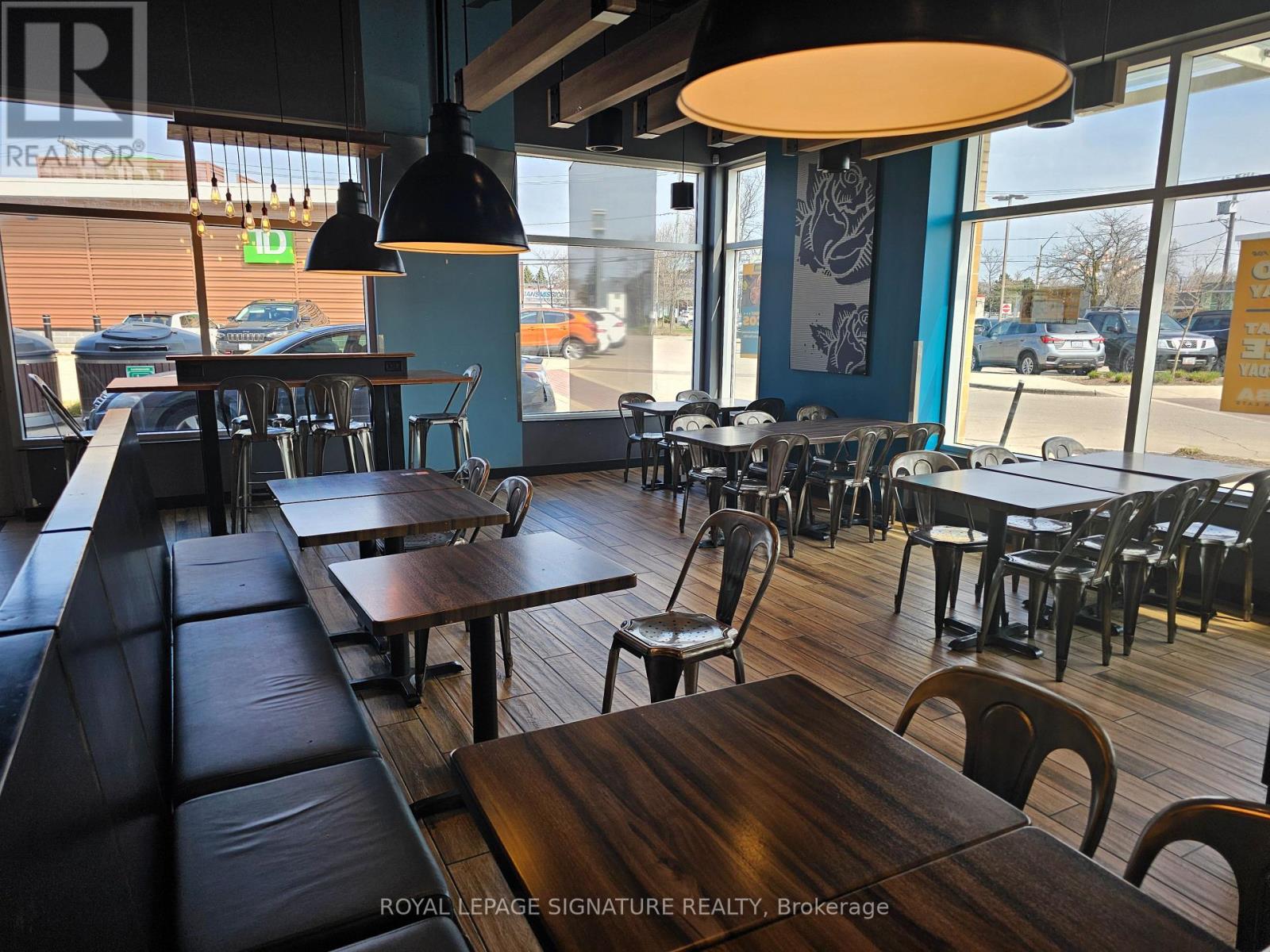 L - 10 Manitou Drive, Kitchener, Ontario  N2C 2N3 - Photo 5 - X12541238