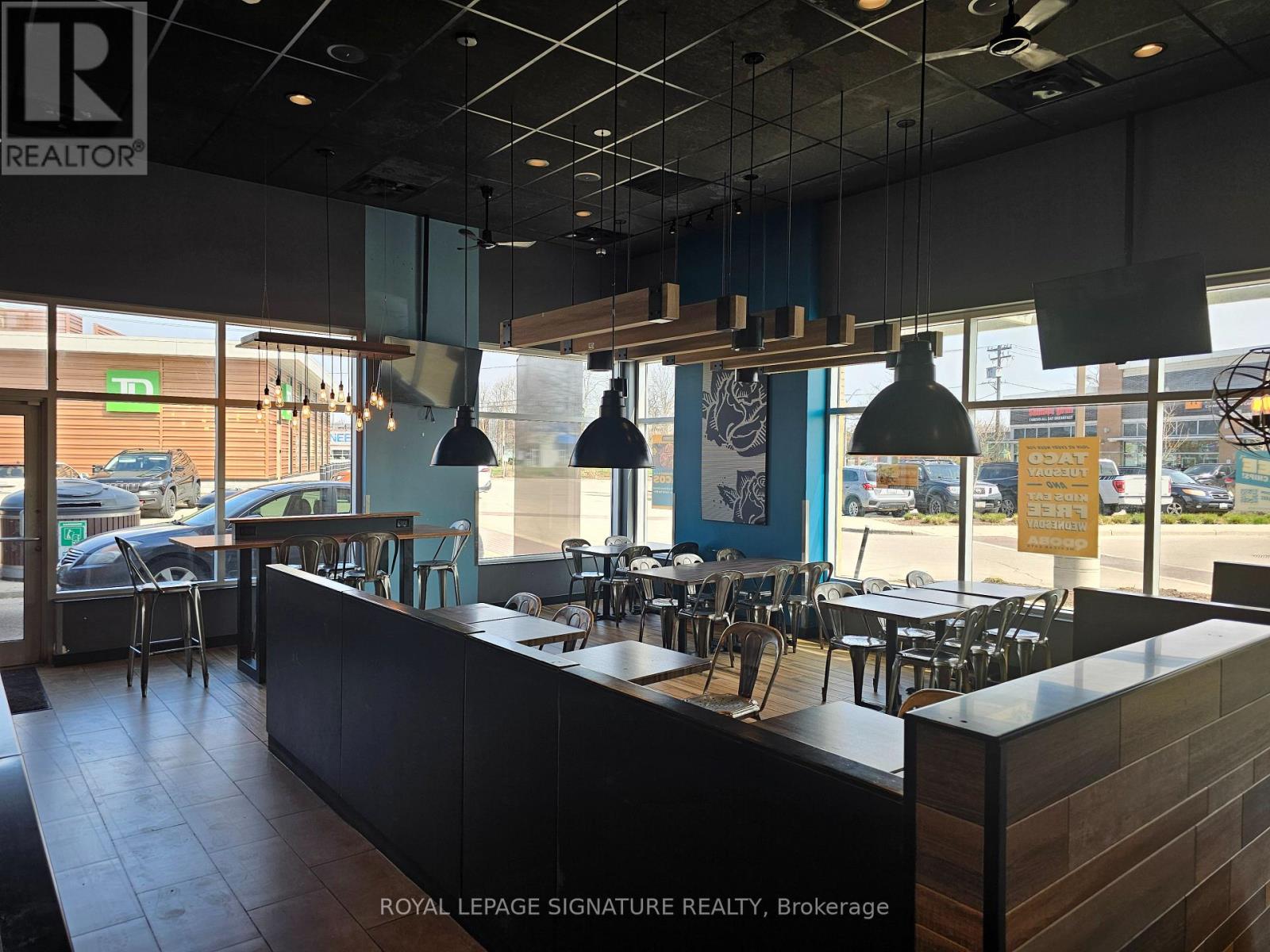 L - 10 Manitou Drive, Kitchener, Ontario  N2C 2N3 - Photo 6 - X12541238