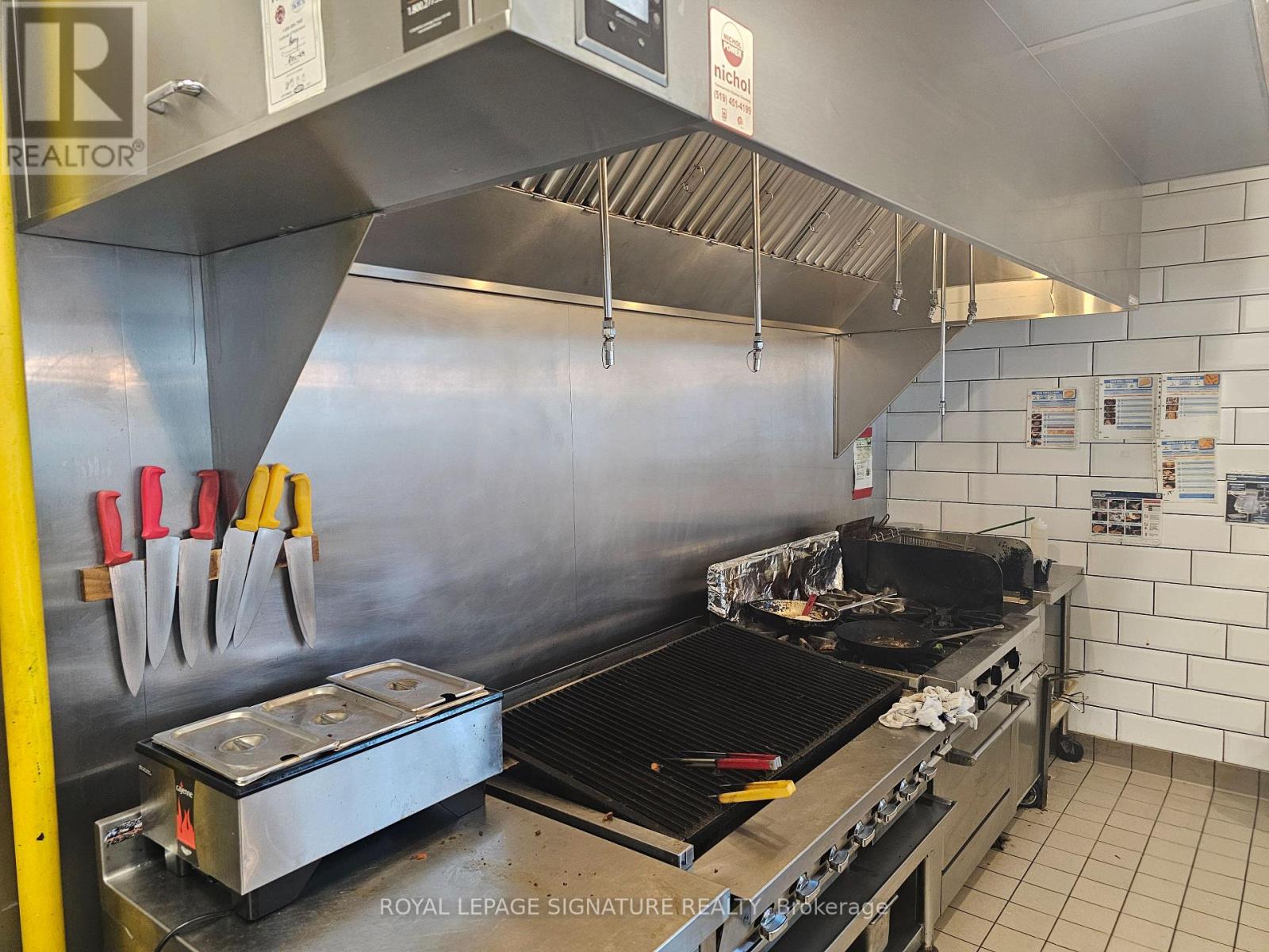 L - 10 Manitou Drive, Kitchener, Ontario  N2C 2N3 - Photo 8 - X12541238