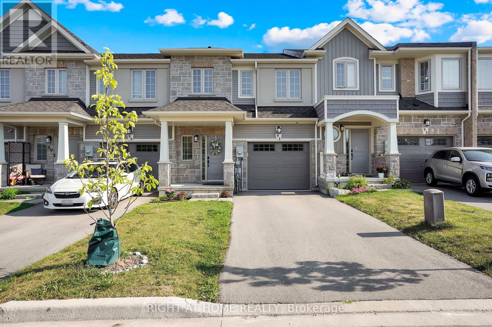 91 BEASLEY GROVE, Hamilton, Ontario