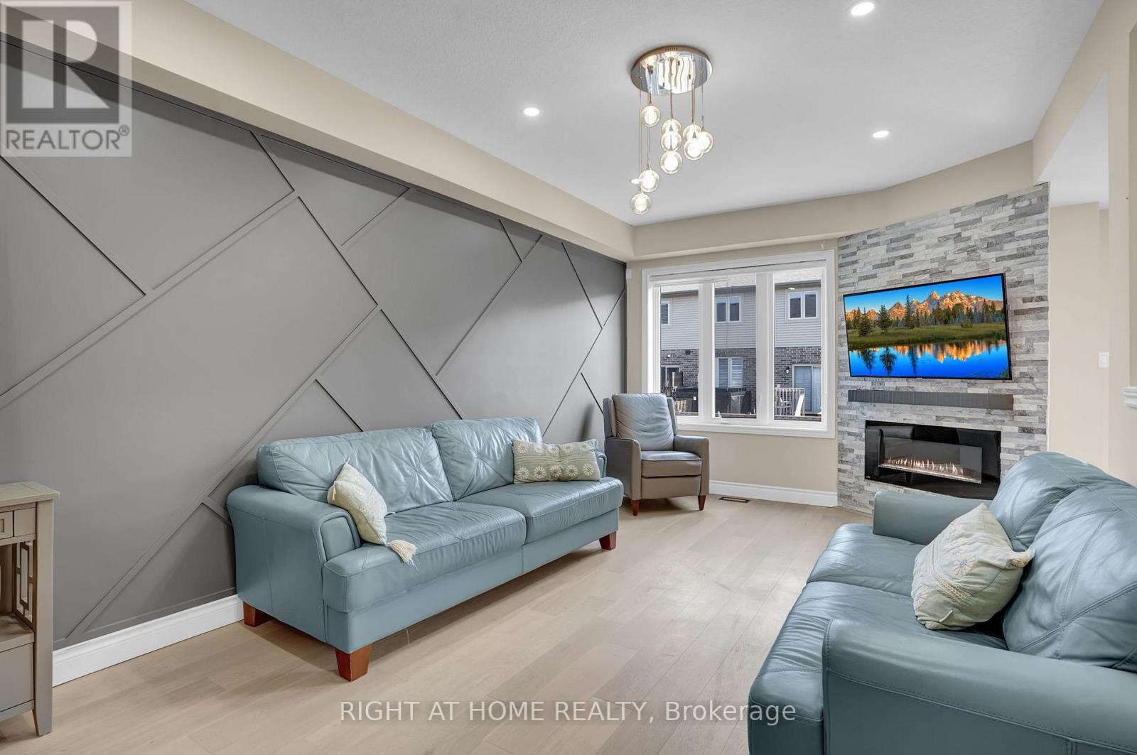 91 Beasley Grove, Hamilton, Ontario  L9K 0J7 - Photo 5 - X12541366