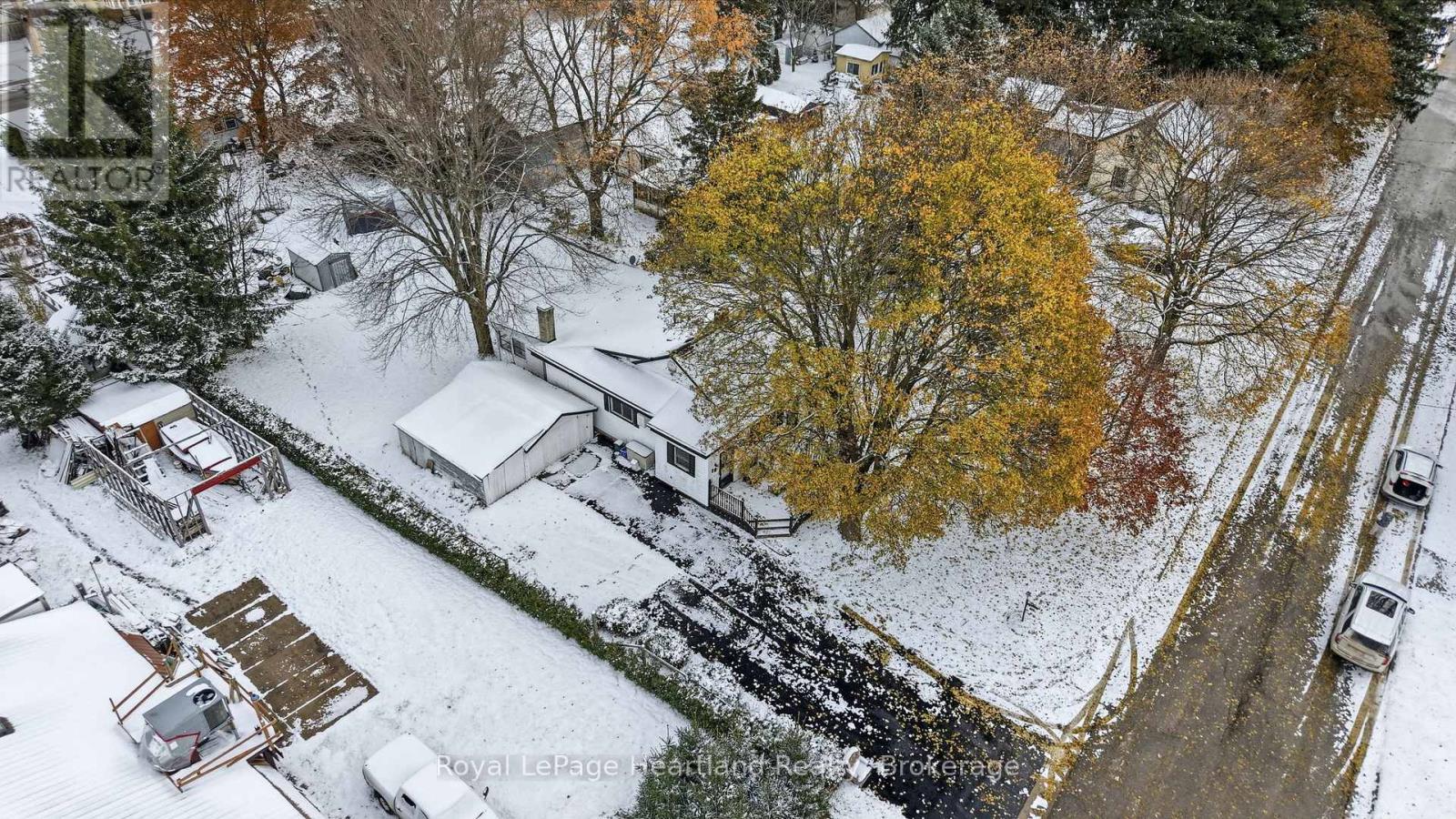 15 Wilson Street, Minto, Ontario  N0G 1Z0 - Photo 4 - X12541496