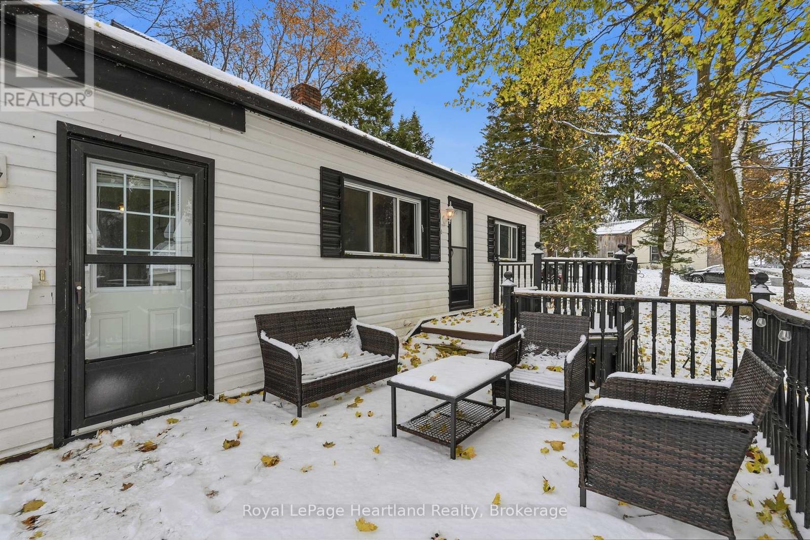 15 Wilson Street, Minto, Ontario  N0G 1Z0 - Photo 6 - X12541496