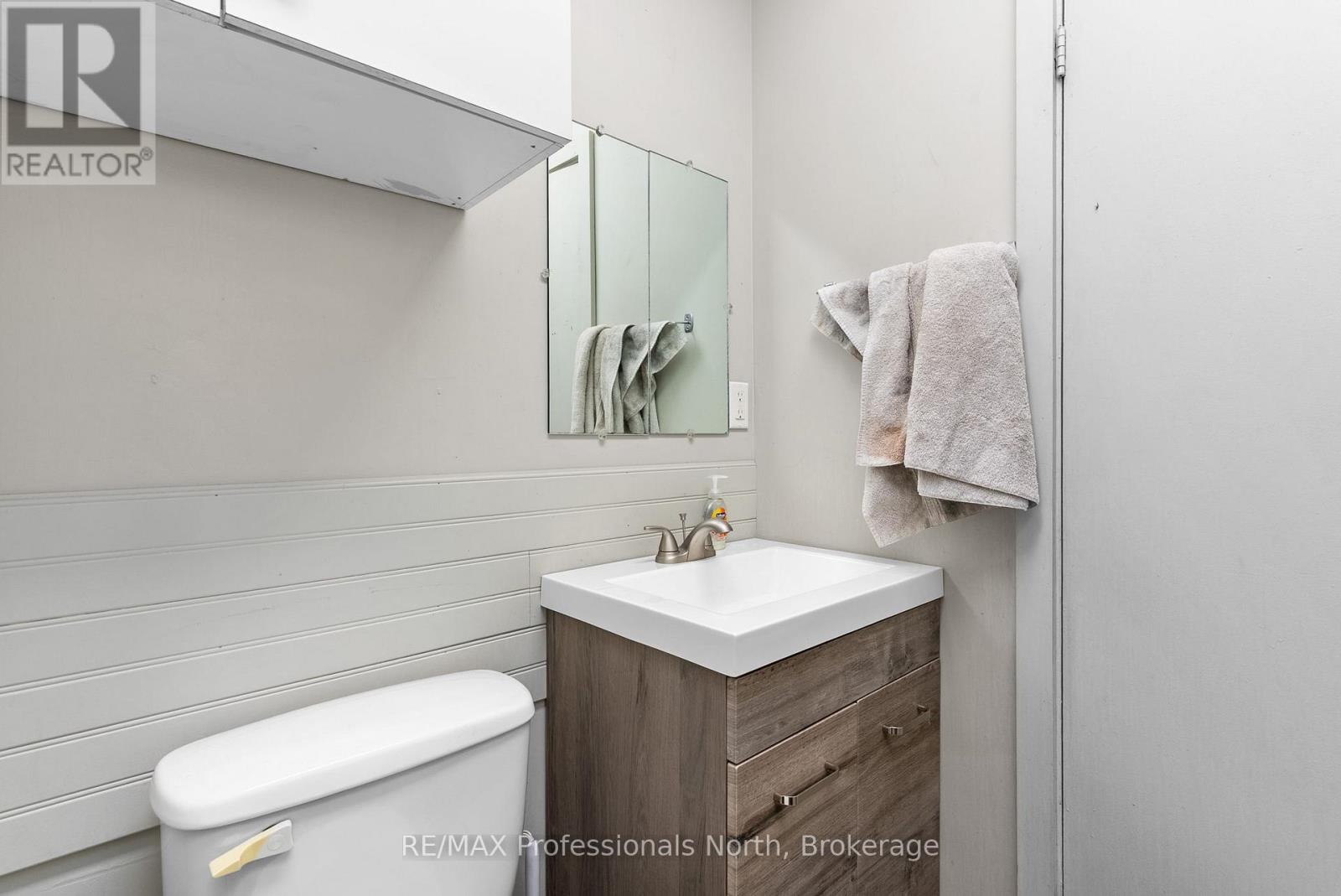 68 Main Street E, Huntsville, Ontario  P1H 2C7 - Photo 18 - X12541516