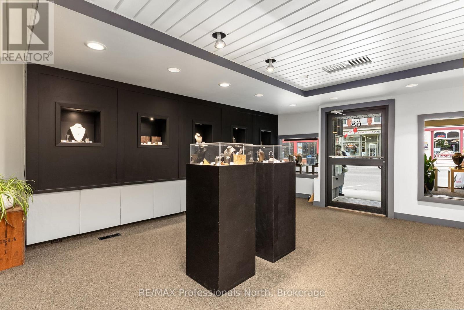 68 Main Street E, Huntsville, Ontario  P1H 2C7 - Photo 6 - X12541516