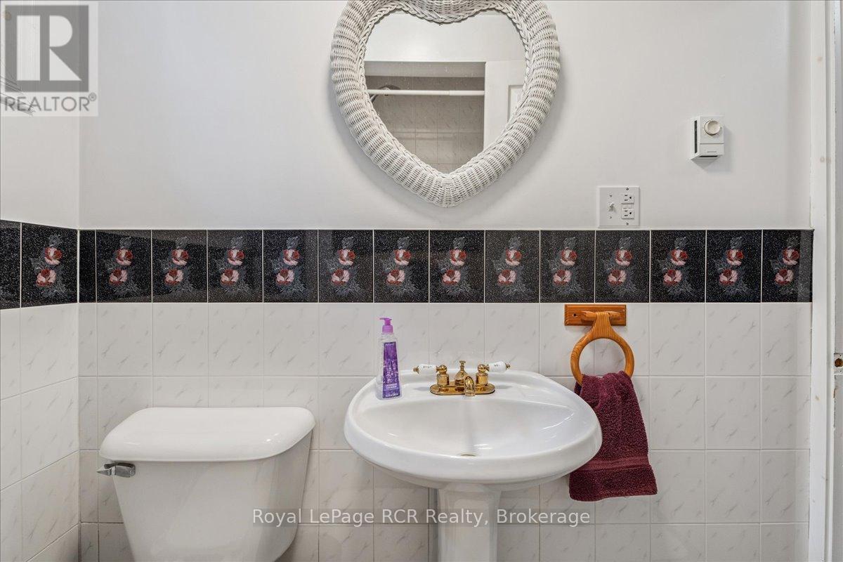 202 Gore Crescent, Chatsworth, Ontario  N0H 1G0 - Photo 35 - X12541548