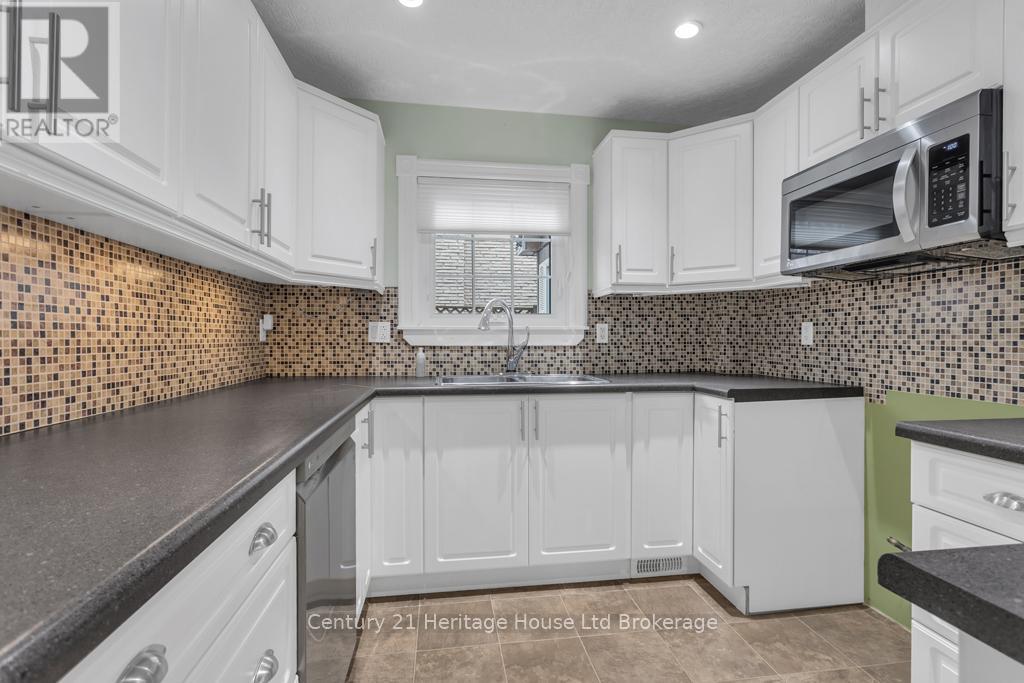 43 Concession Street E, Tillsonburg, Ontario N4G 1P2 - Photo 10 - X12541434