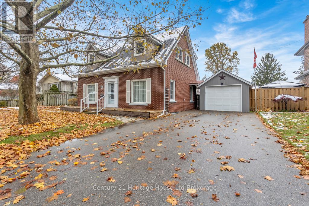 43 Concession Street E, Tillsonburg, Ontario N4G 1P2 - Photo 2 - X12541434