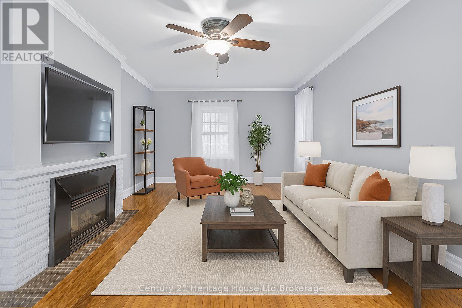 43 Concession Street E, Tillsonburg, Ontario N4G 1P2 - Photo 4 - X12541434