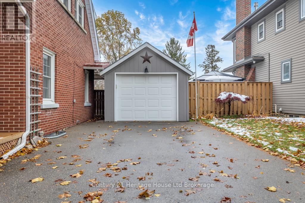 43 Concession Street E, Tillsonburg, Ontario N4G 1P2 - Photo 45 - X12541434