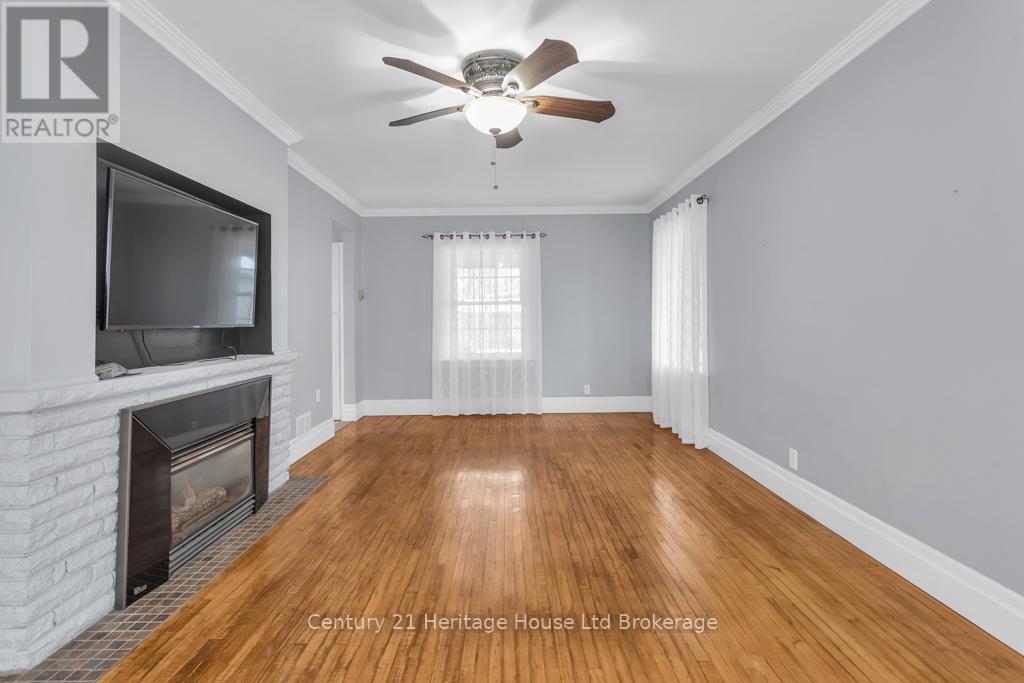 43 Concession Street E, Tillsonburg, Ontario N4G 1P2 - Photo 5 - X12541434