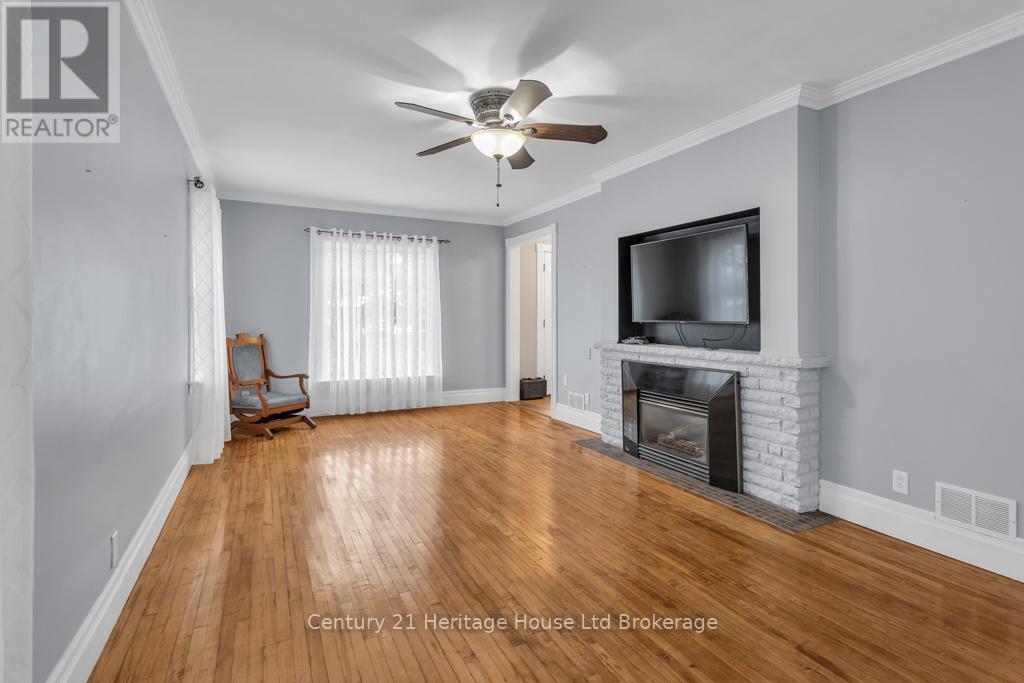 43 Concession Street E, Tillsonburg, Ontario N4G 1P2 - Photo 6 - X12541434