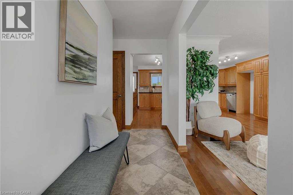 617 Eighth Road E, Stoney Creek, Ontario L8J 2X4 - Photo 5 - 40738064