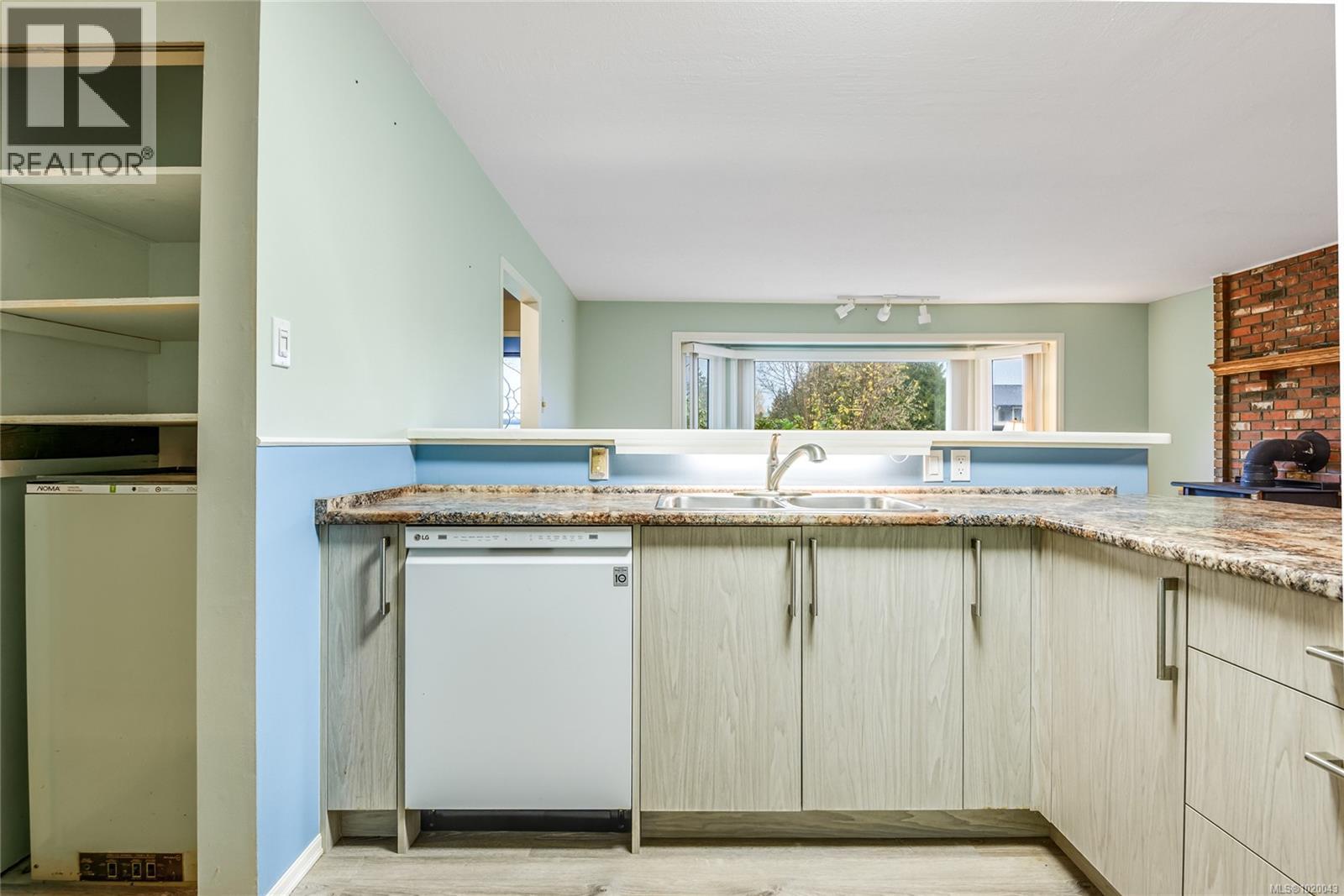 2245 Cousins Ave, Courtenay, British Columbia  V9N 3N6 - Photo 15 - 1020043