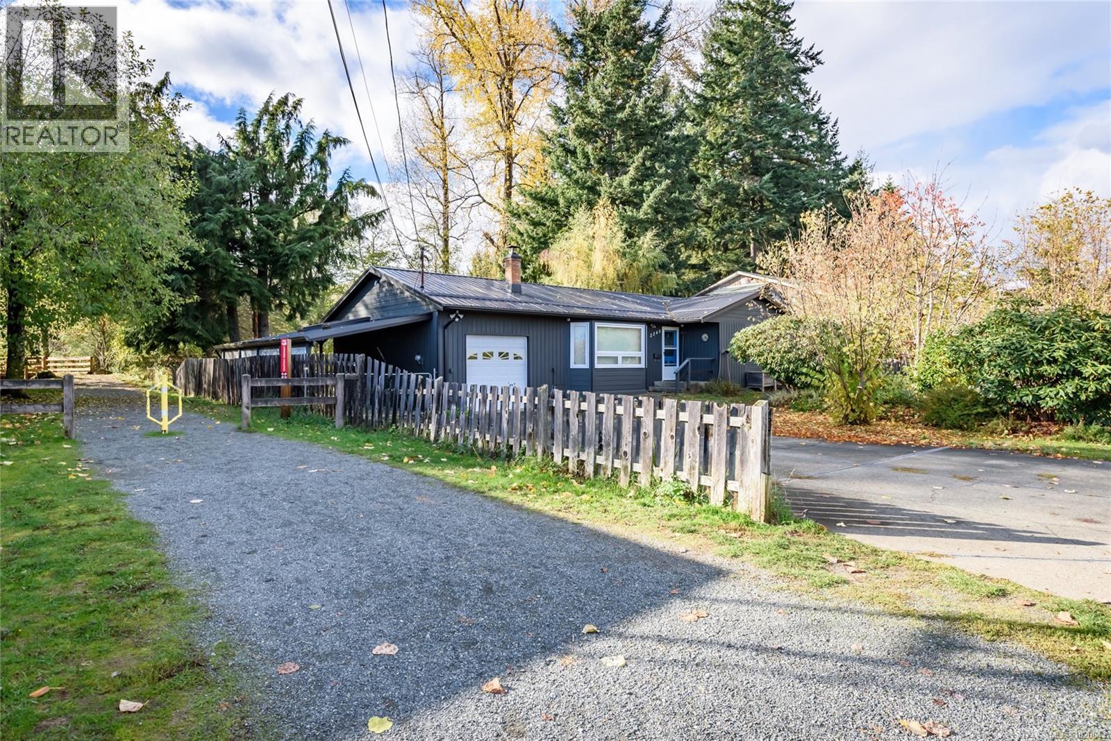 2245 Cousins Ave, Courtenay, British Columbia  V9N 3N6 - Photo 2 - 1020043