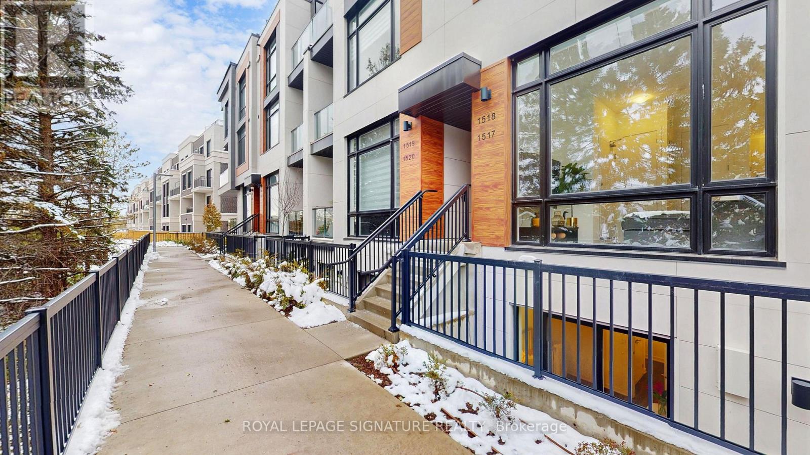 1517 - 11 DAVID EYER ROAD, Richmond Hill, Ontario