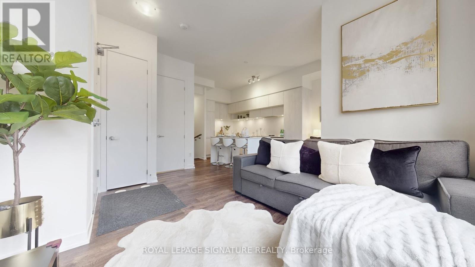 1517 - 11 David Eyer Road, Richmond Hill, Ontario  L4S 0N3 - Photo 4 - N12540284