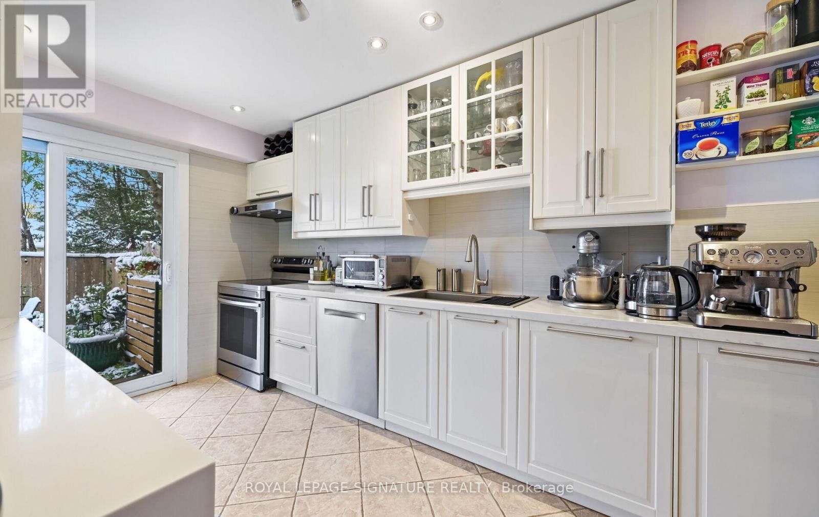 1033 Raintree Lane, Mississauga, Ontario  L5H 4A1 - Photo 13 - W12540716